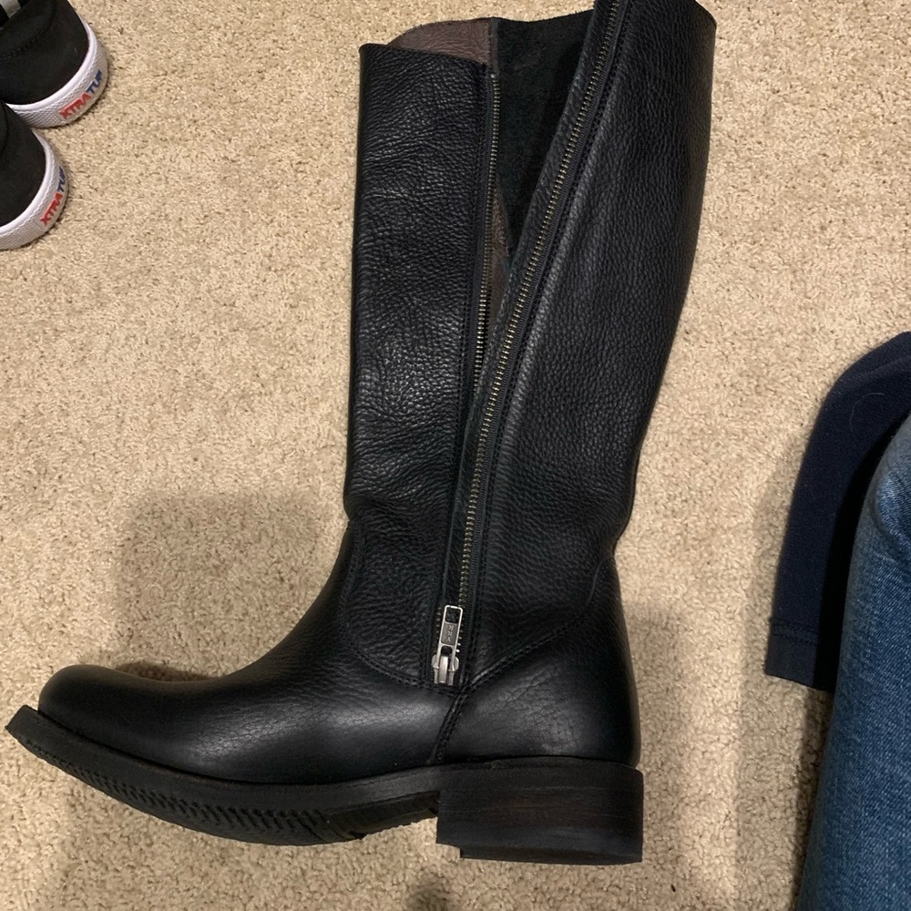 Independent boot company Black zip up boots